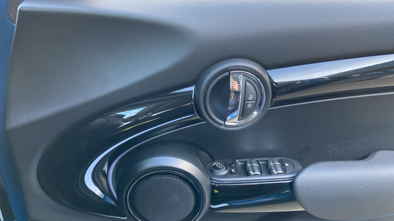 MINI Hatchback 1.5 Cooper Classic 5dr Auto Petrol Hatchback